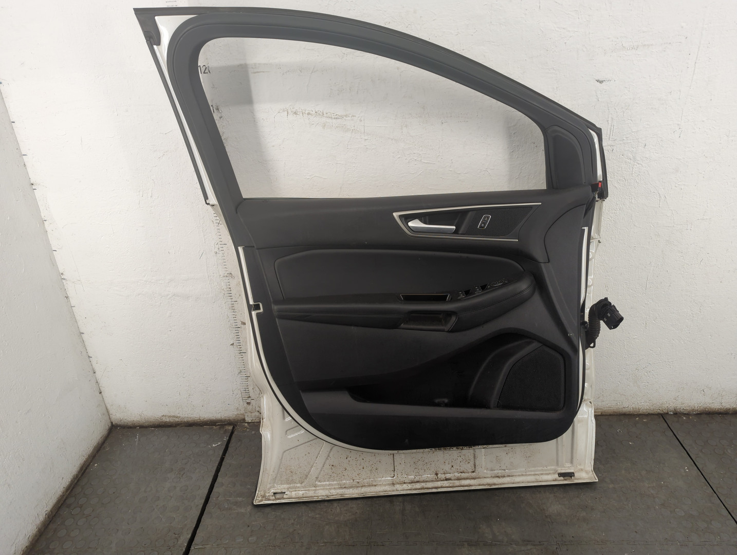 Дверь передняя левая