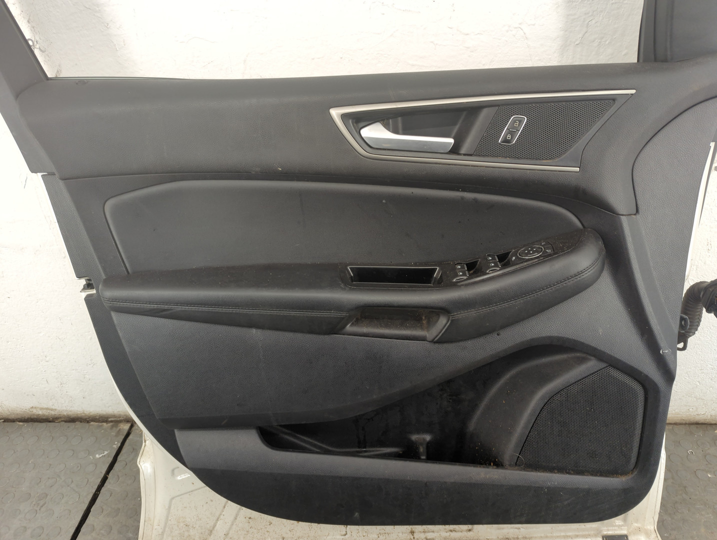 Дверь передняя левая