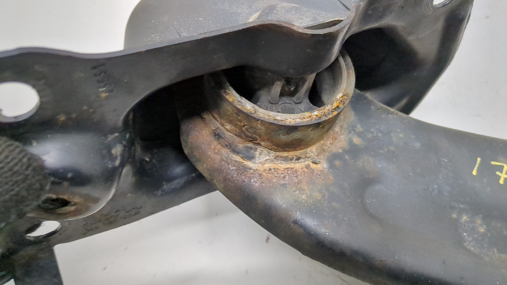 Рычаг задний левый