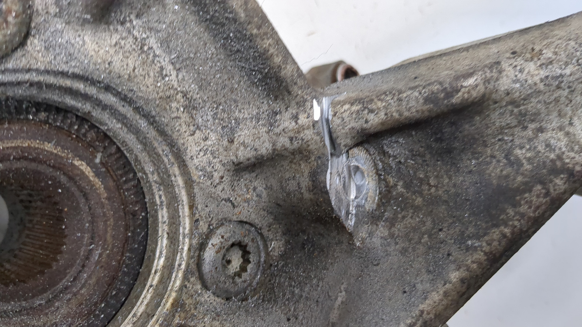 Кулак поворотный задний левый