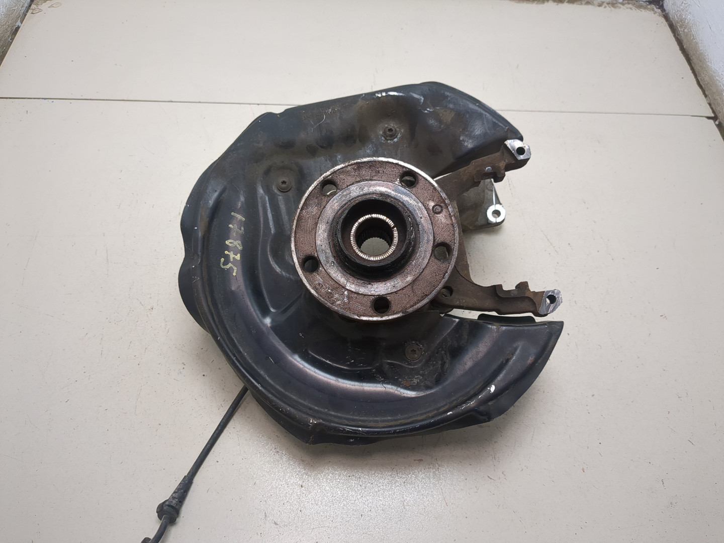 Кулак поворотный задний левый