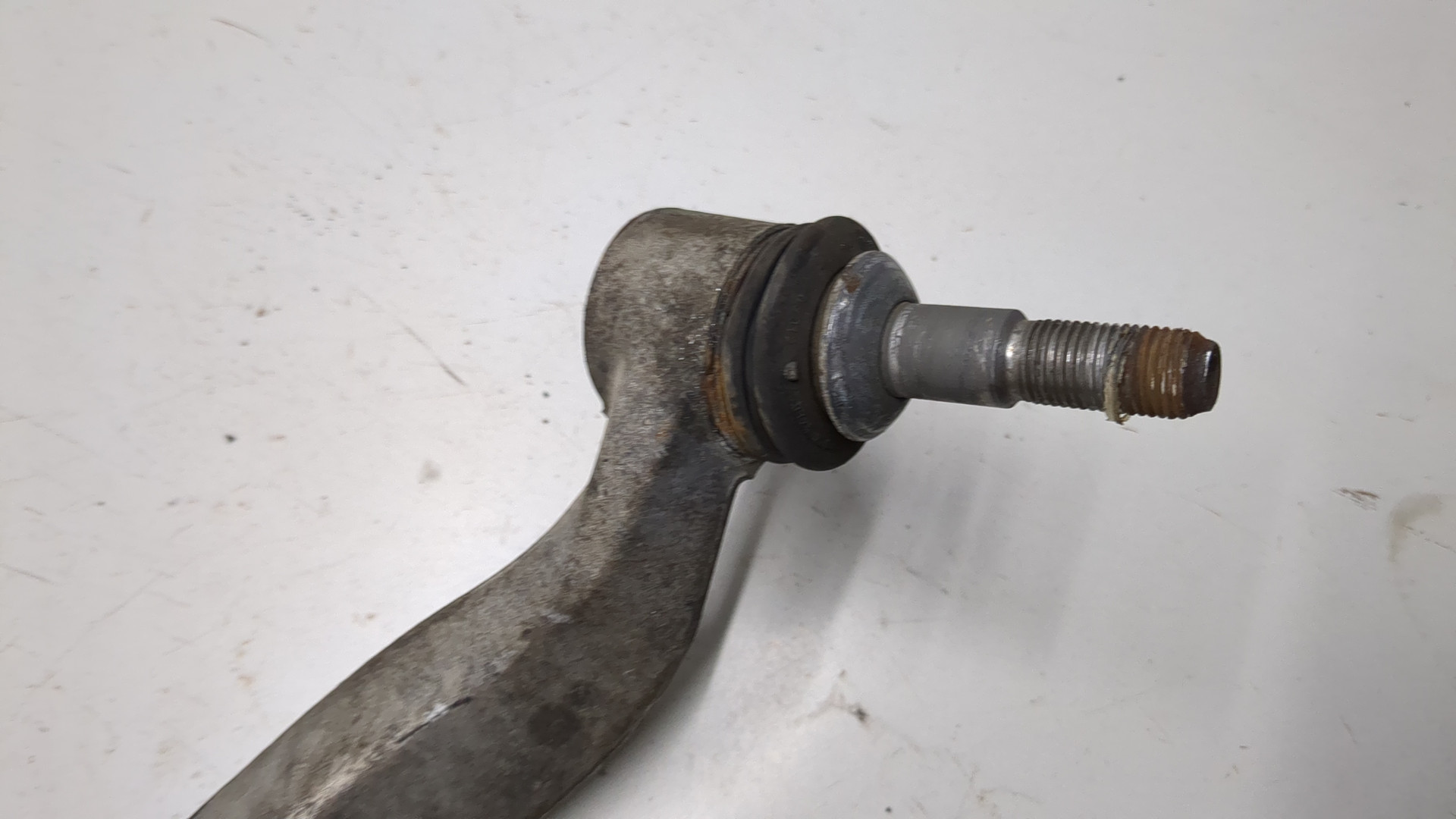 Рычаг передний левый