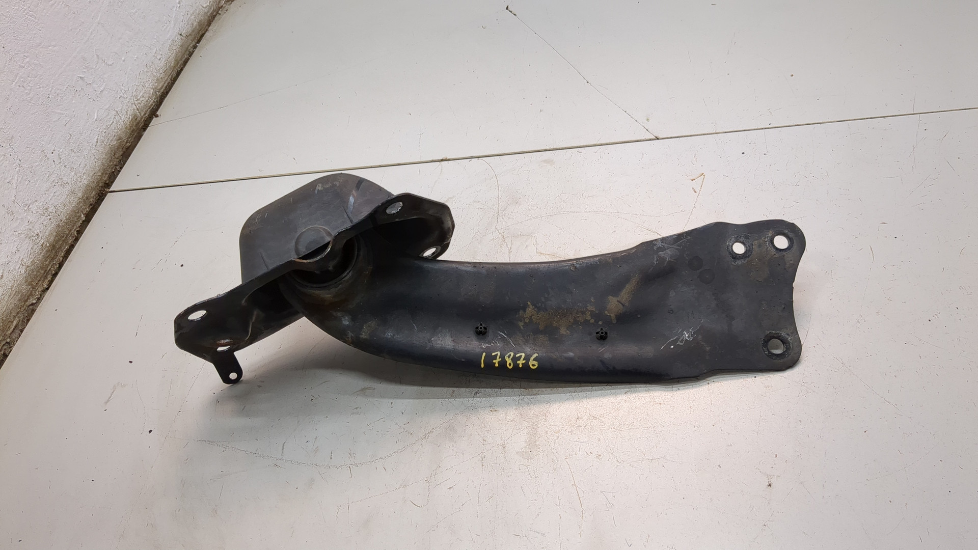 Рычаг задний левый