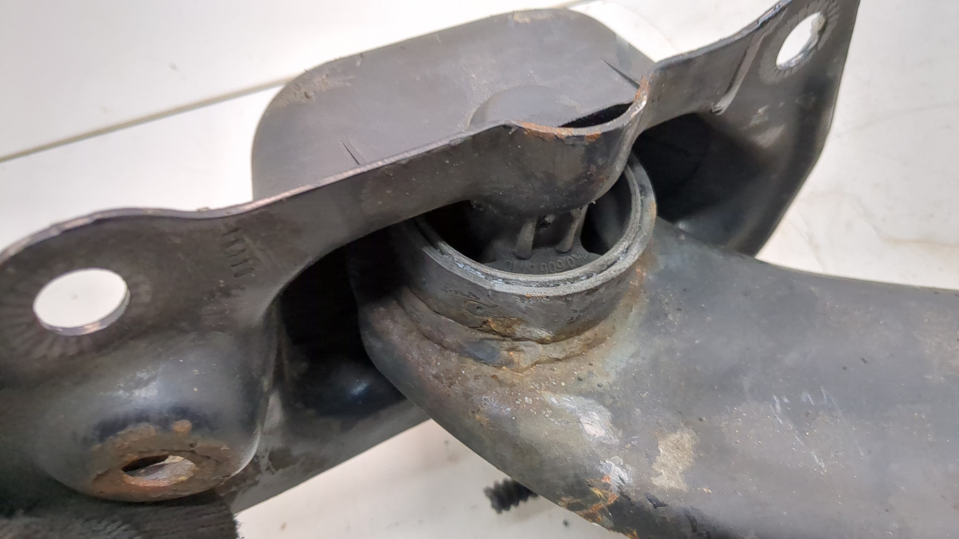 Рычаг задний левый