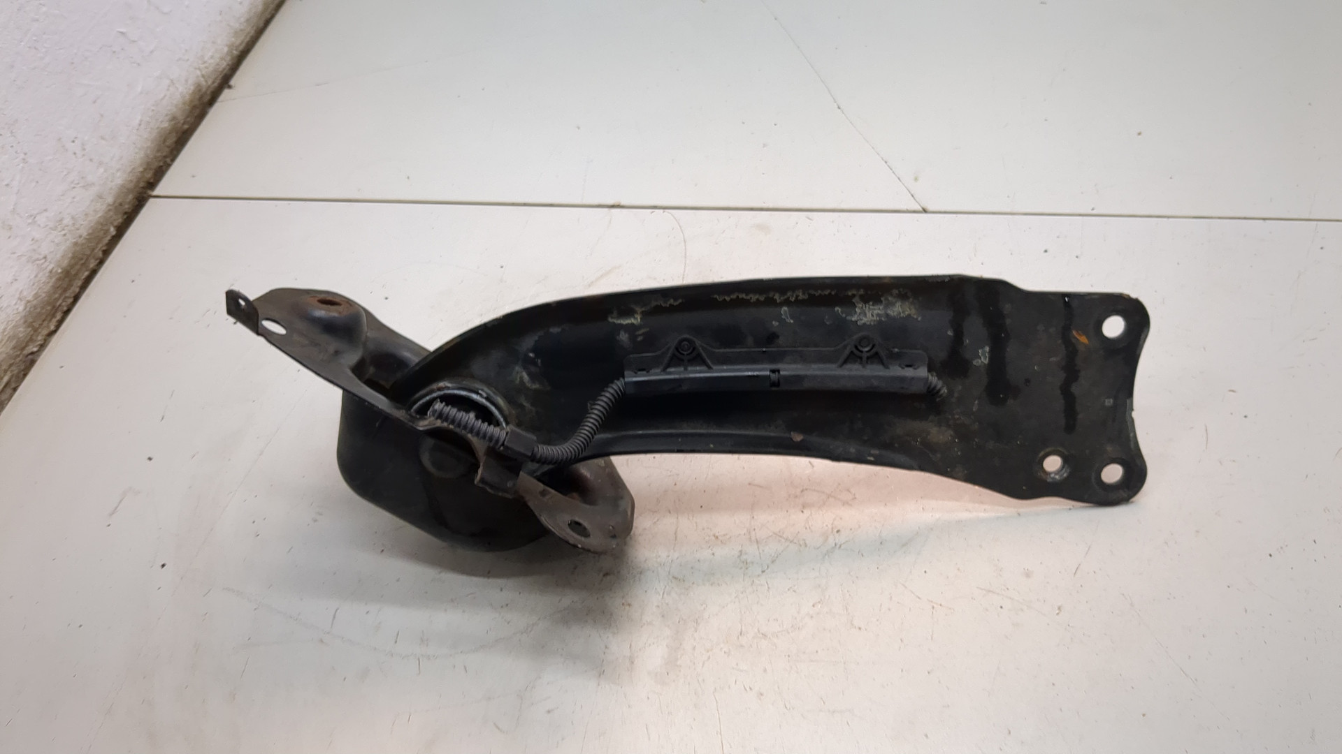 Рычаг задний левый