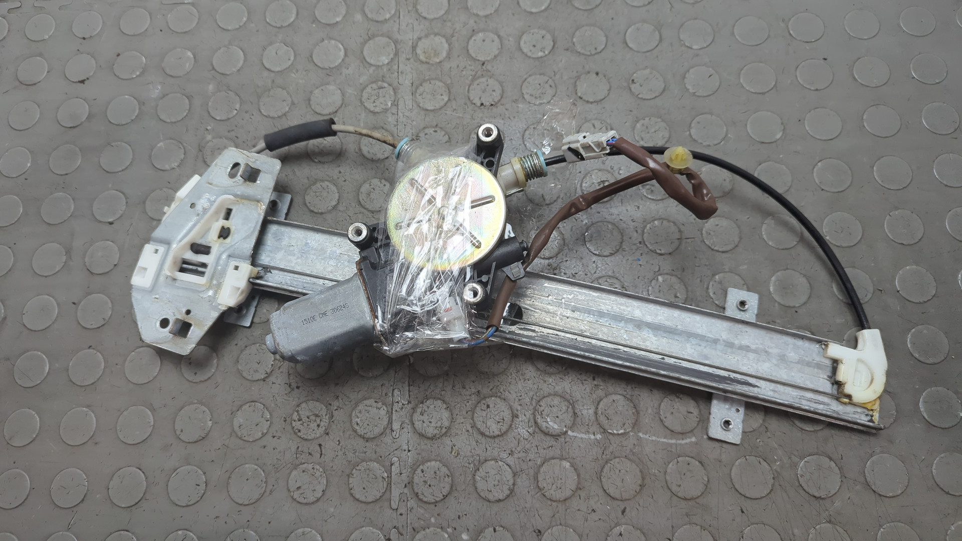 Стеклоподъемник электр. задний правый