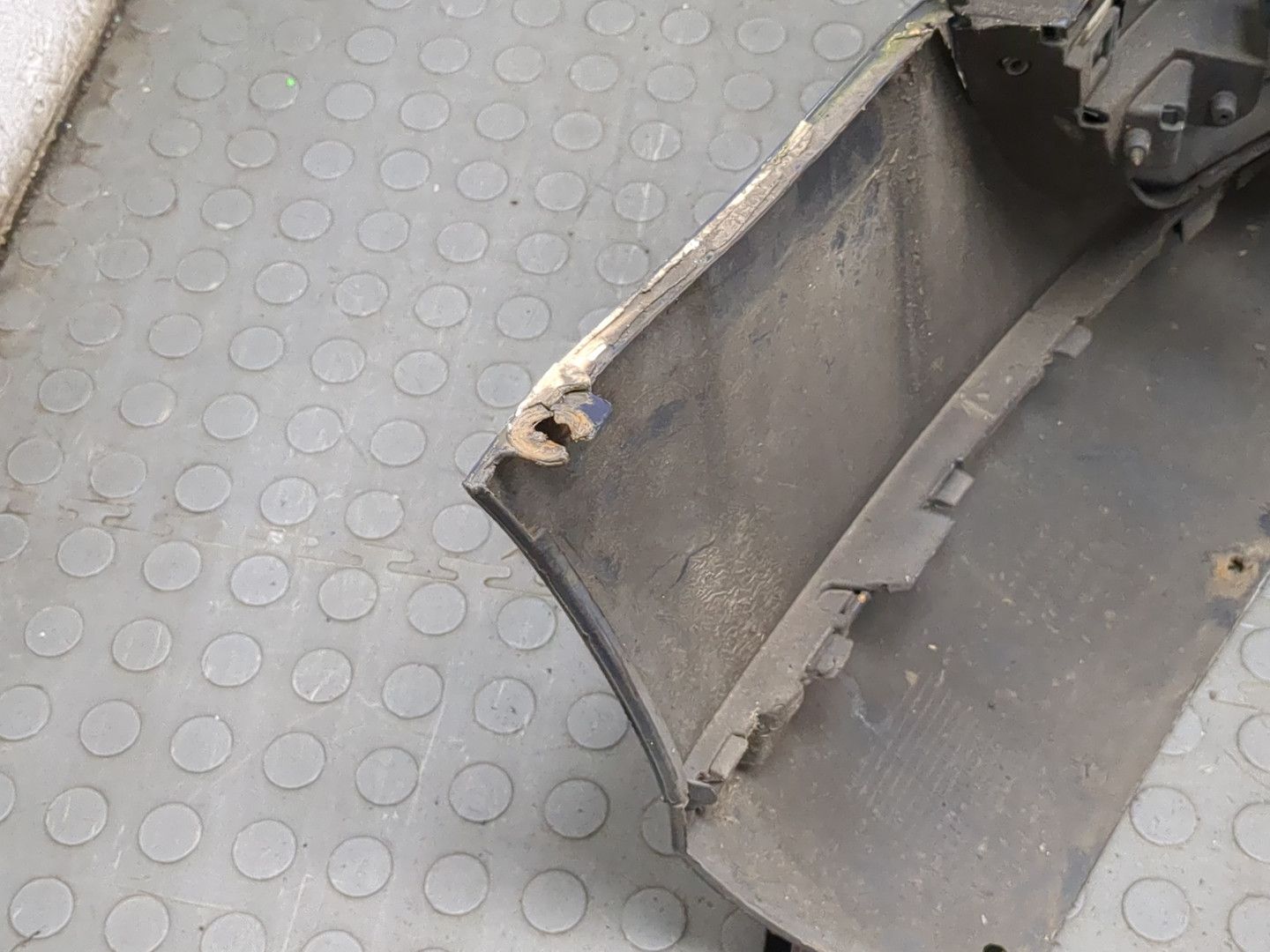 Бампер передний