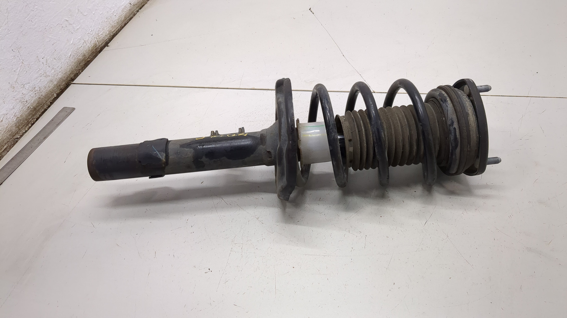 Амортизатор передний правый