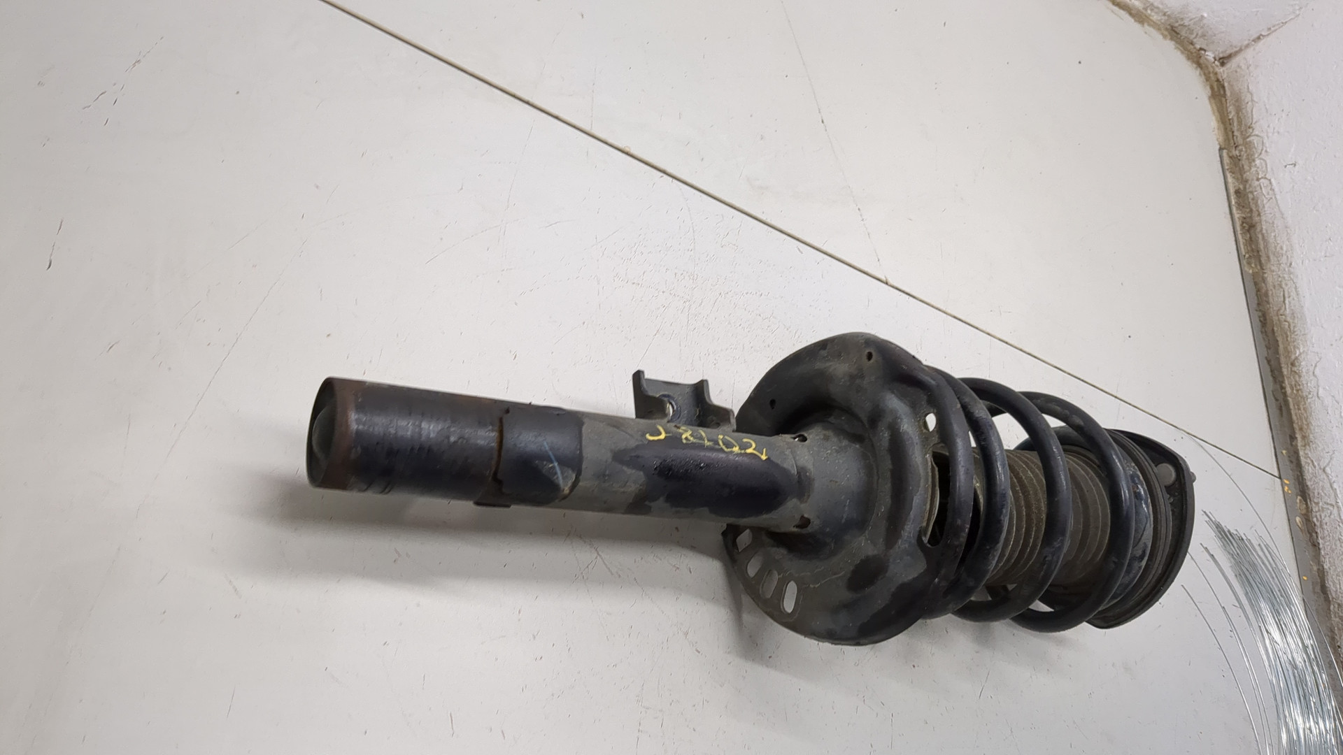 Амортизатор передний правый