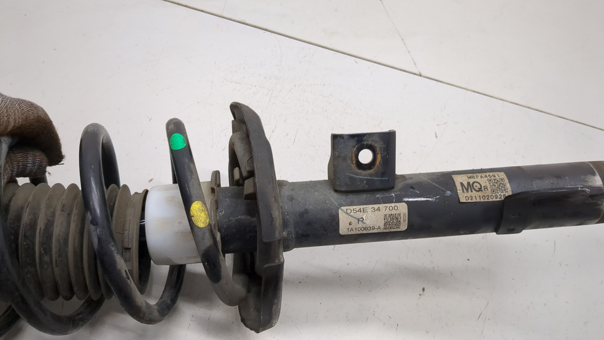 Амортизатор передний правый