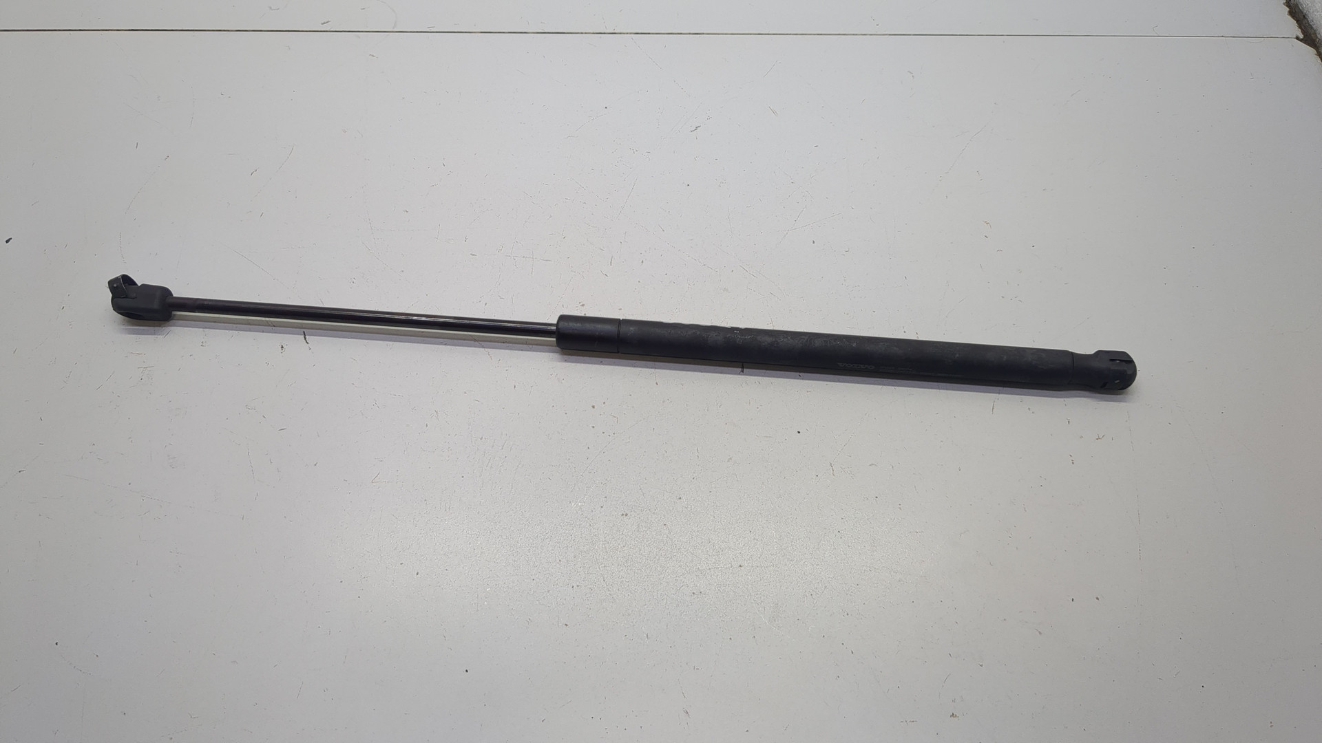 Амортизатор капота