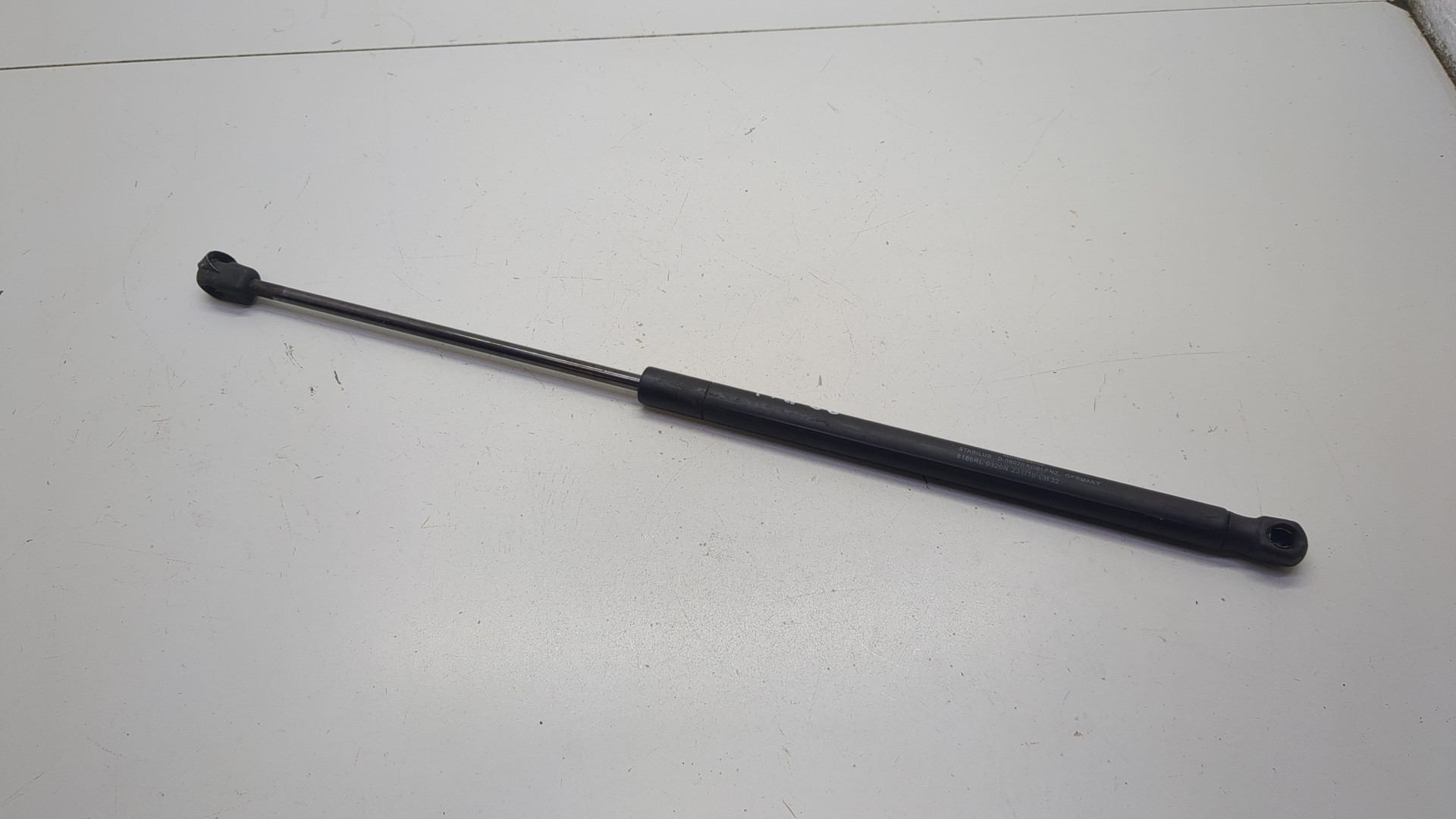 Амортизатор капота