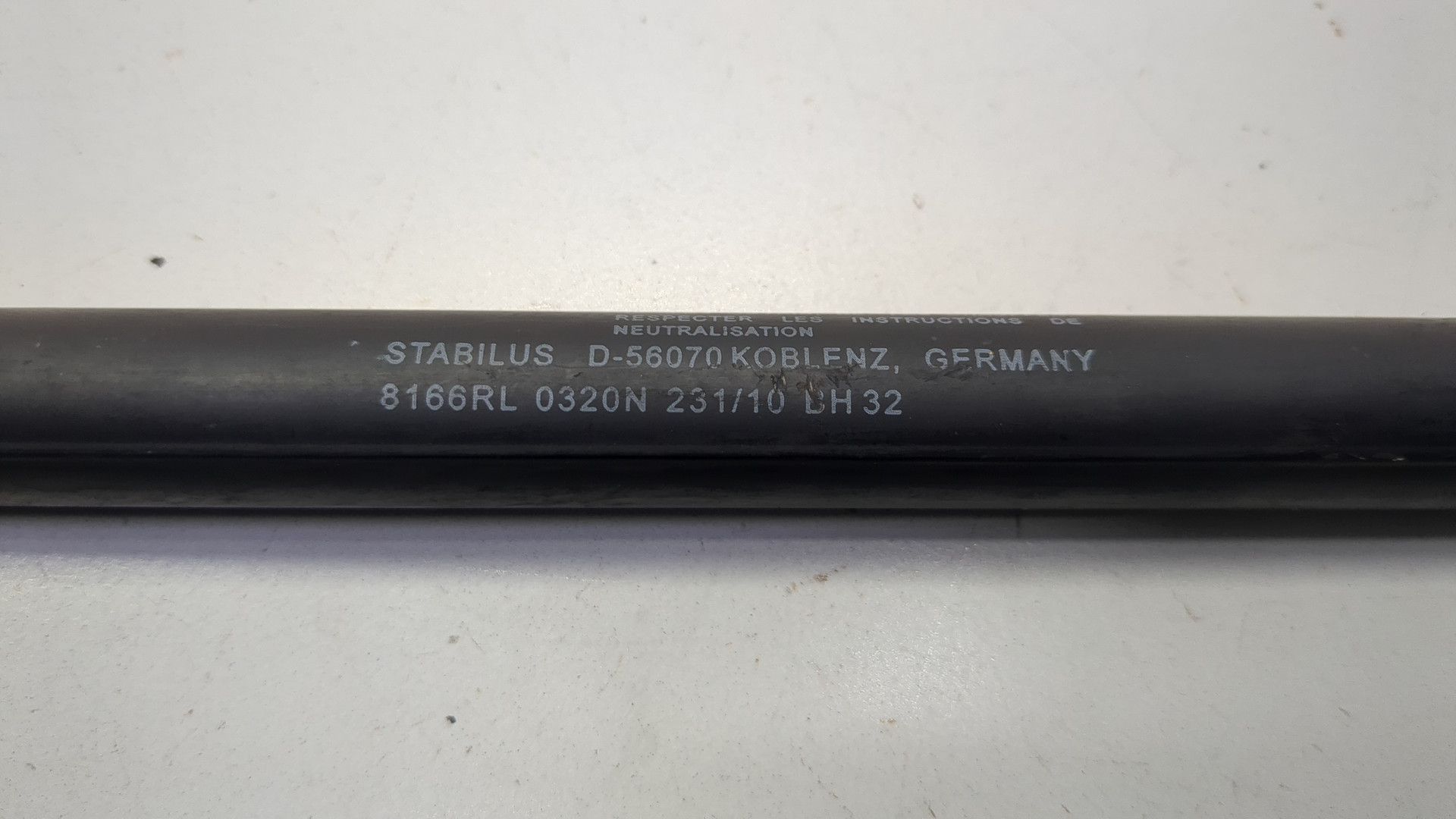 Амортизатор капота