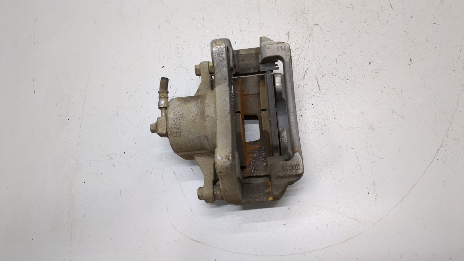 Суппорт передний правый