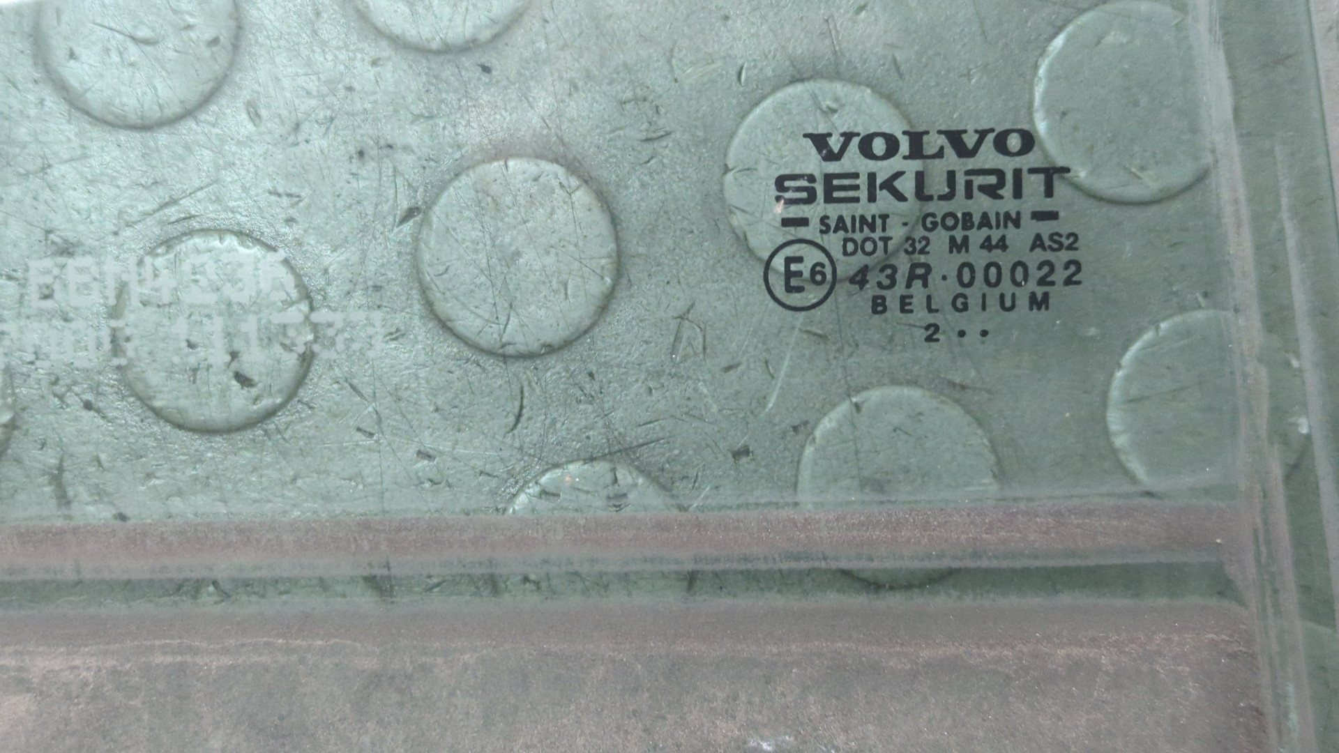 Стекло двери задней правой