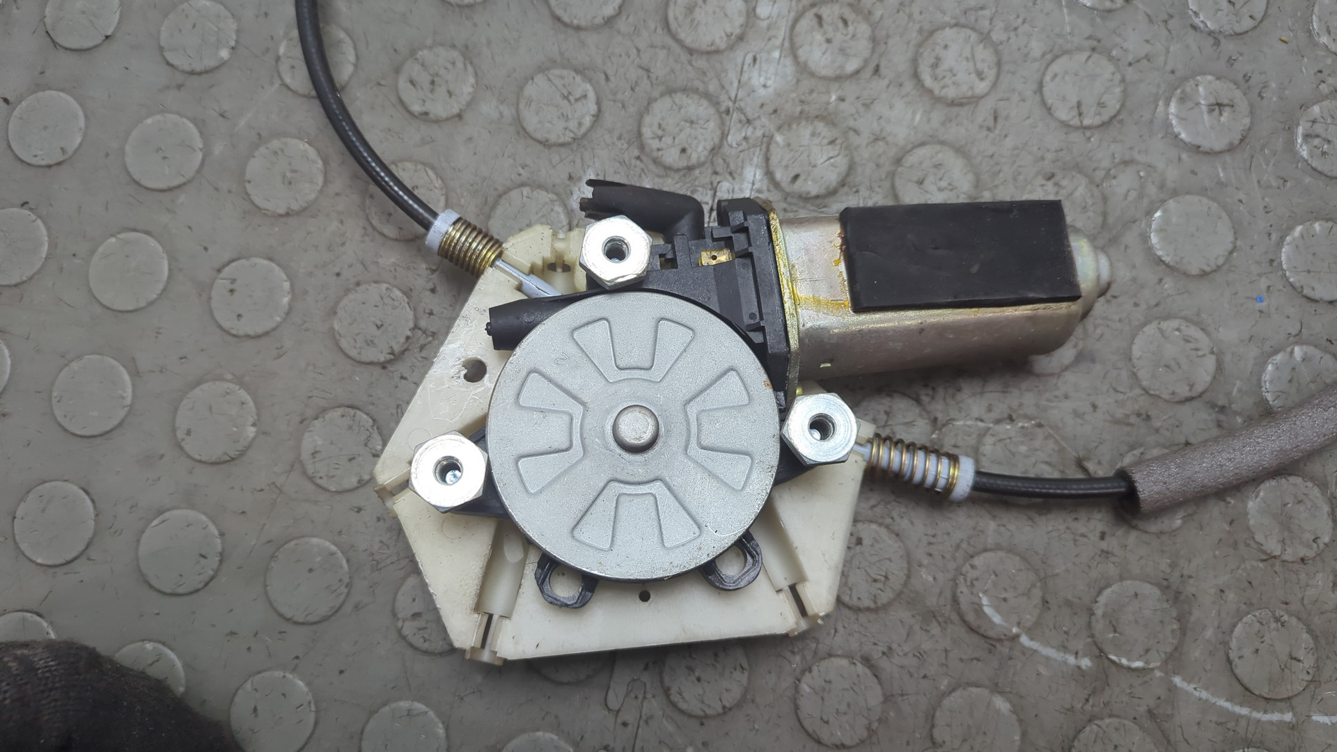 Стеклоподъемник электр. задний правый