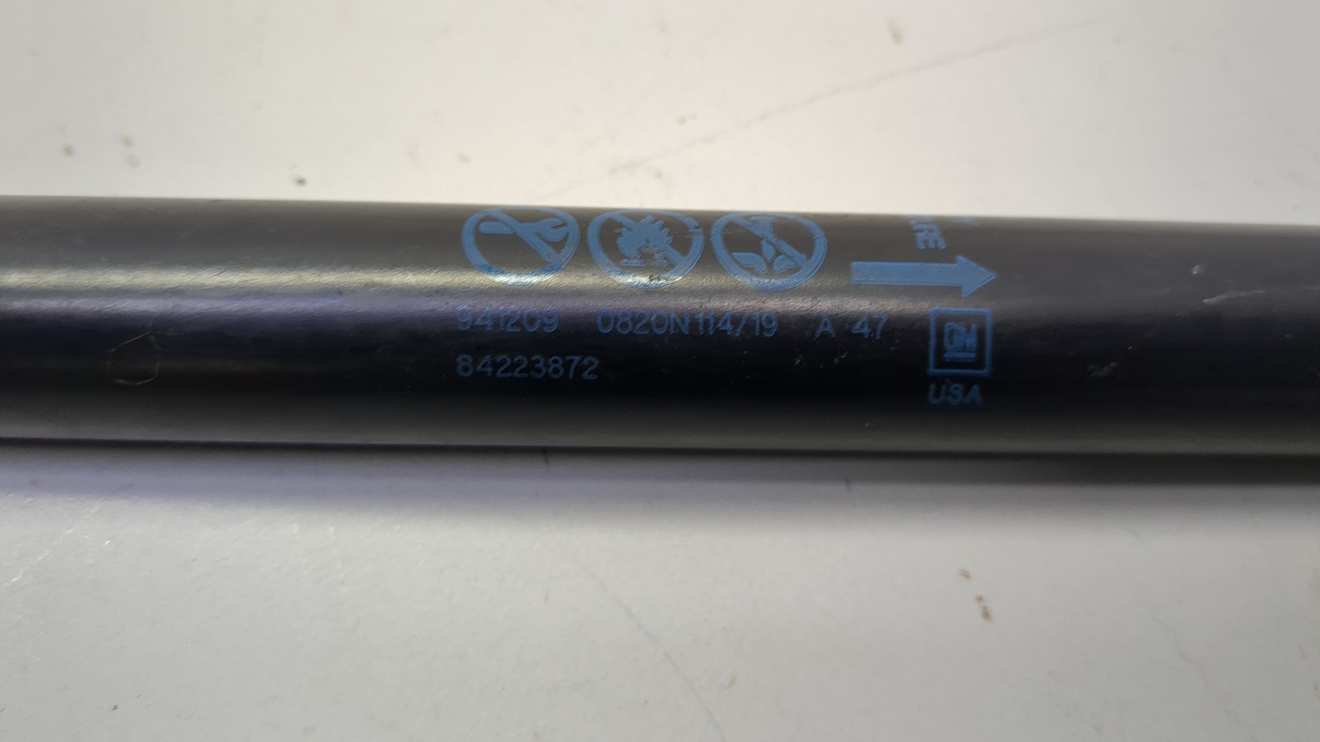 Амортизатор крышки багажника