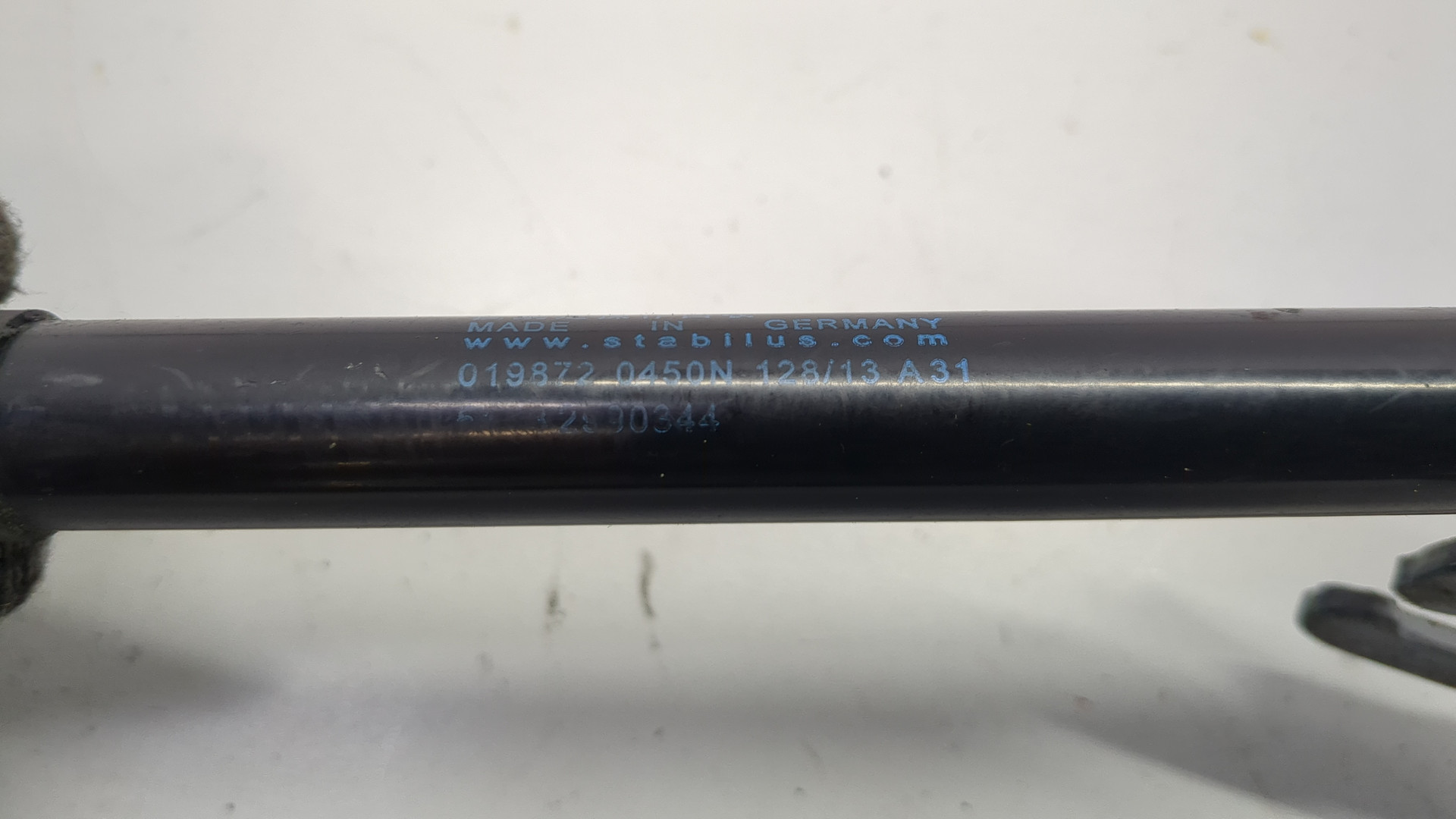 Петля капота левая