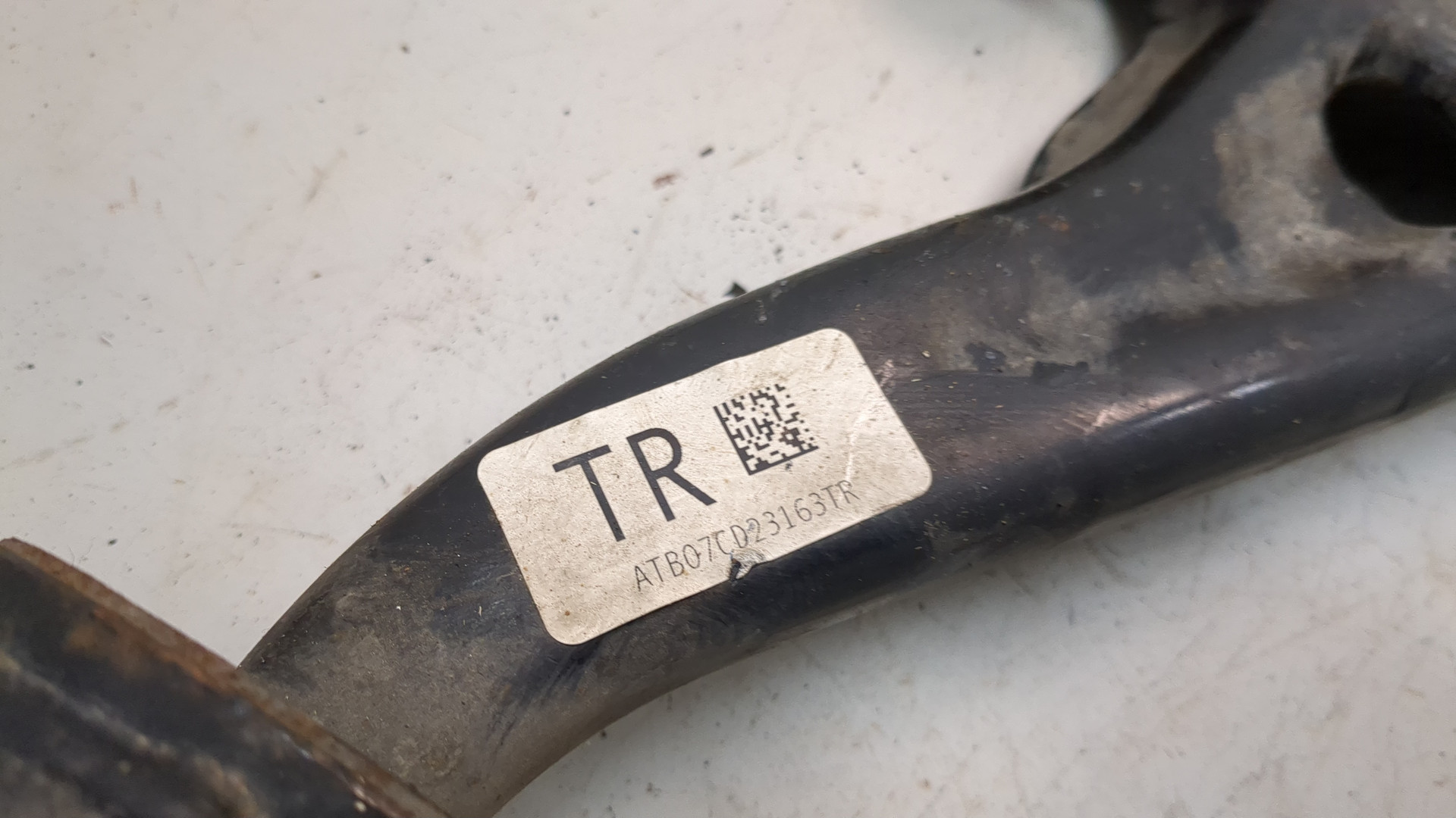 Рычаг передний правый