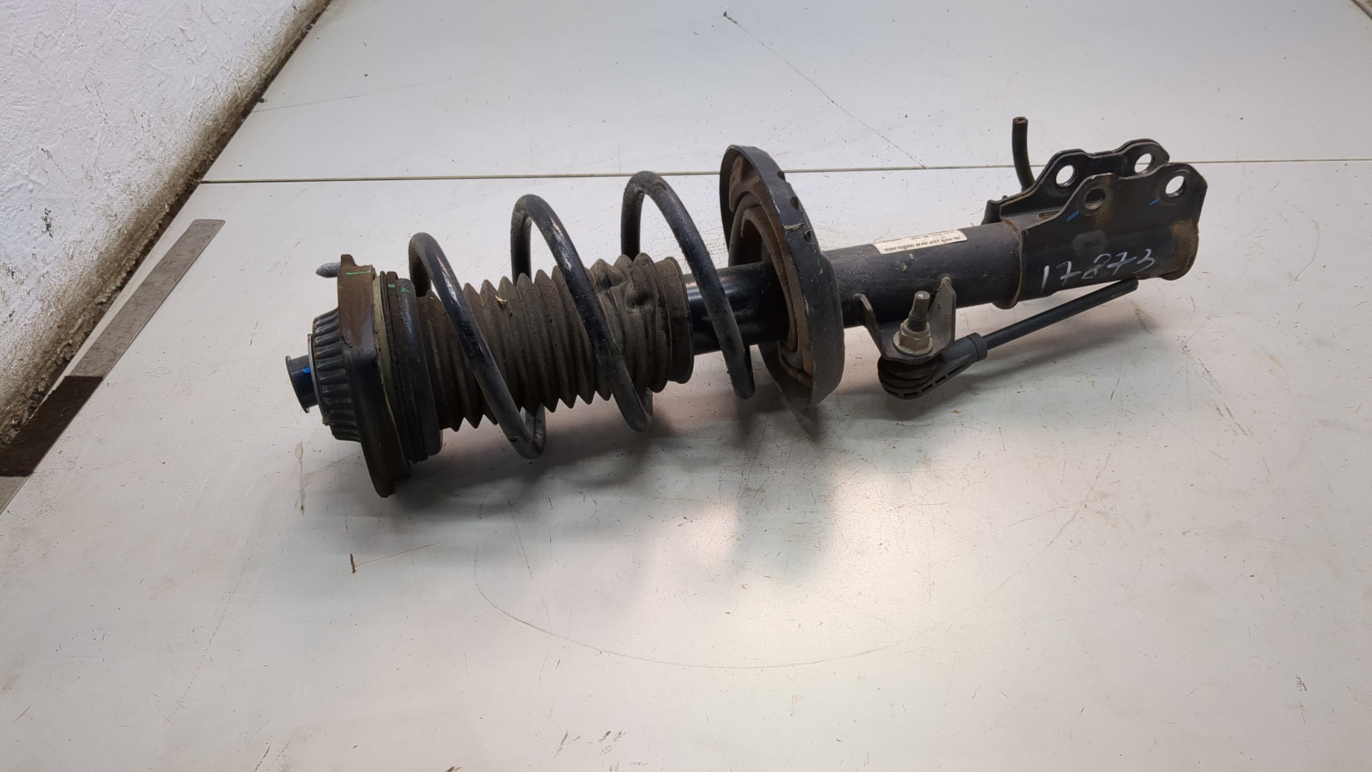 Амортизатор передний правый