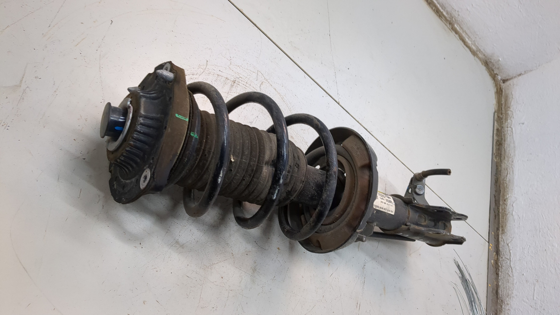 Амортизатор передний правый