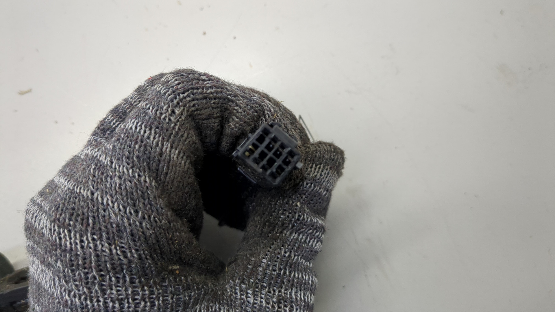 Амортизатор крышки багажника