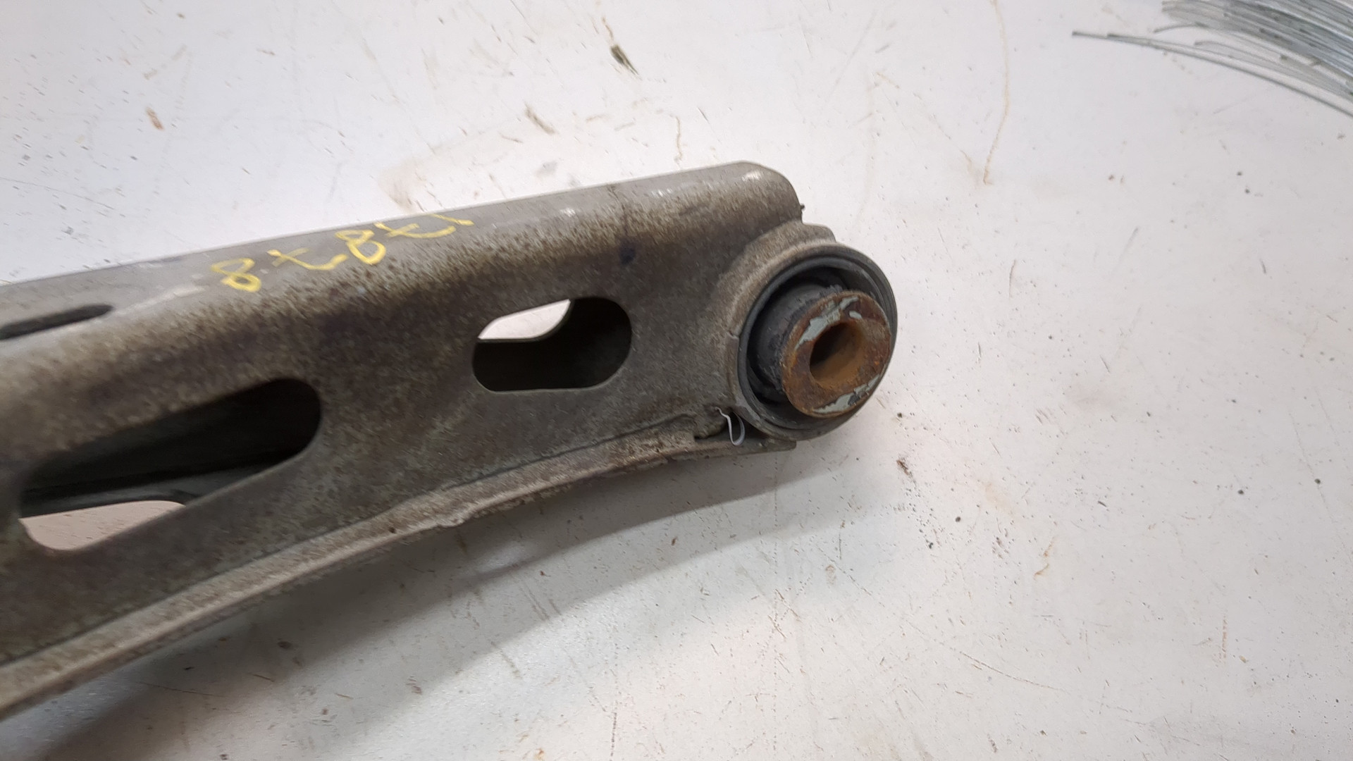 Рычаг задний