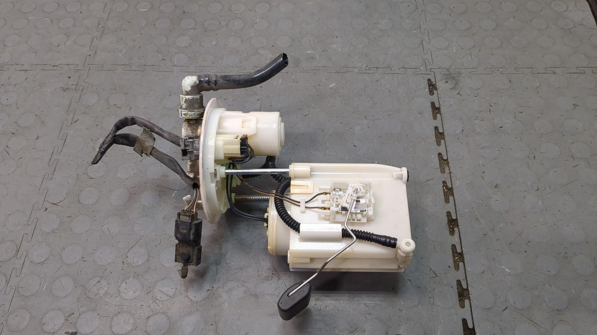 Насос топливный электрический