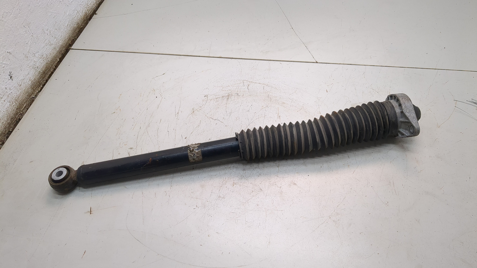 Амортизатор задний (стойка)