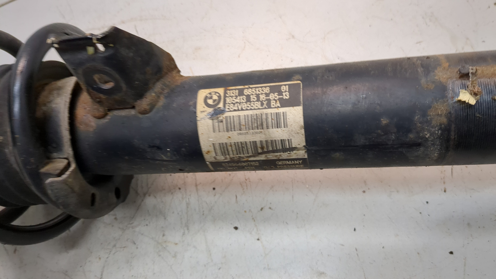 Амортизатор передний правый