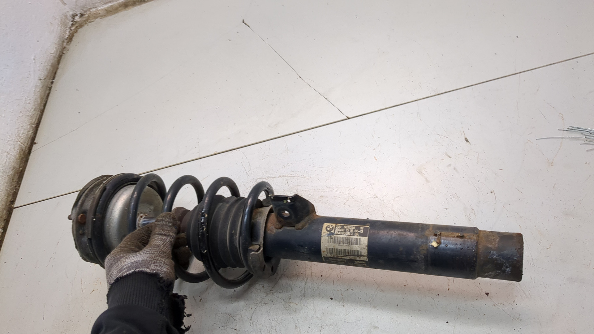 Амортизатор передний правый