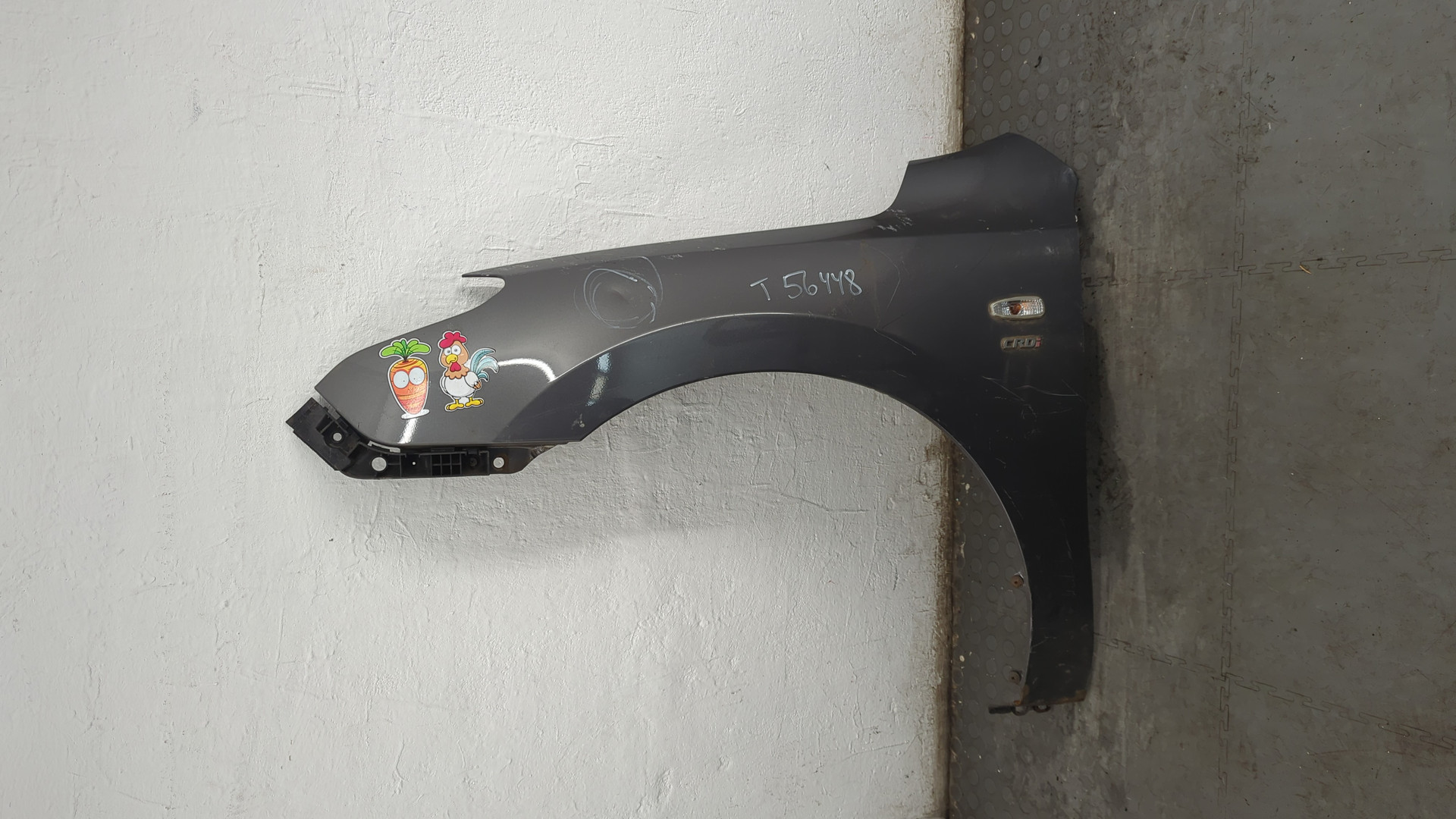 Крыло переднее левое