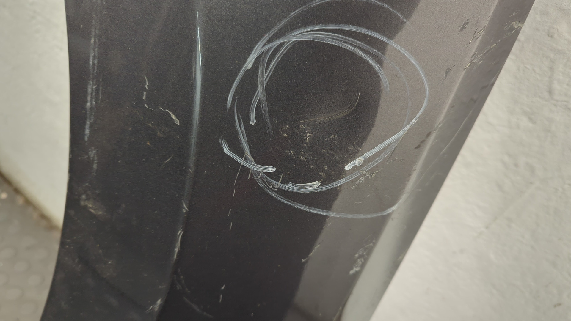 Крыло переднее левое