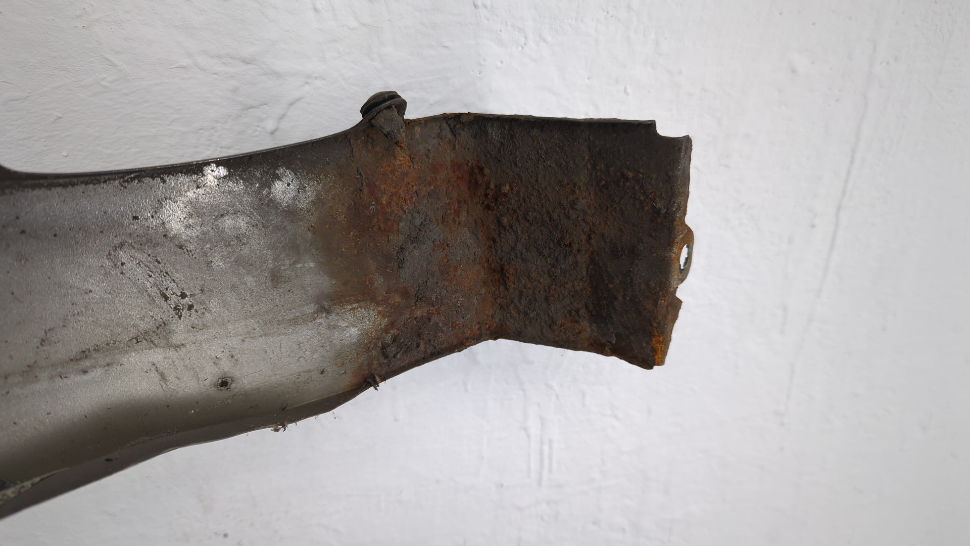 Крыло переднее левое