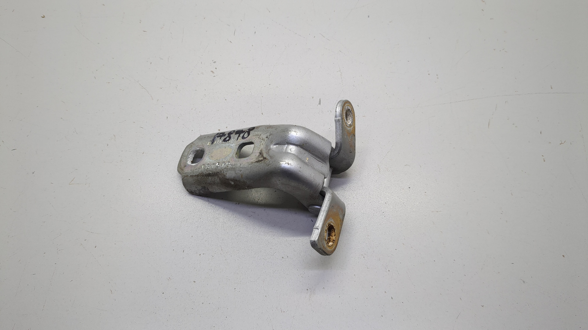 Петля двери