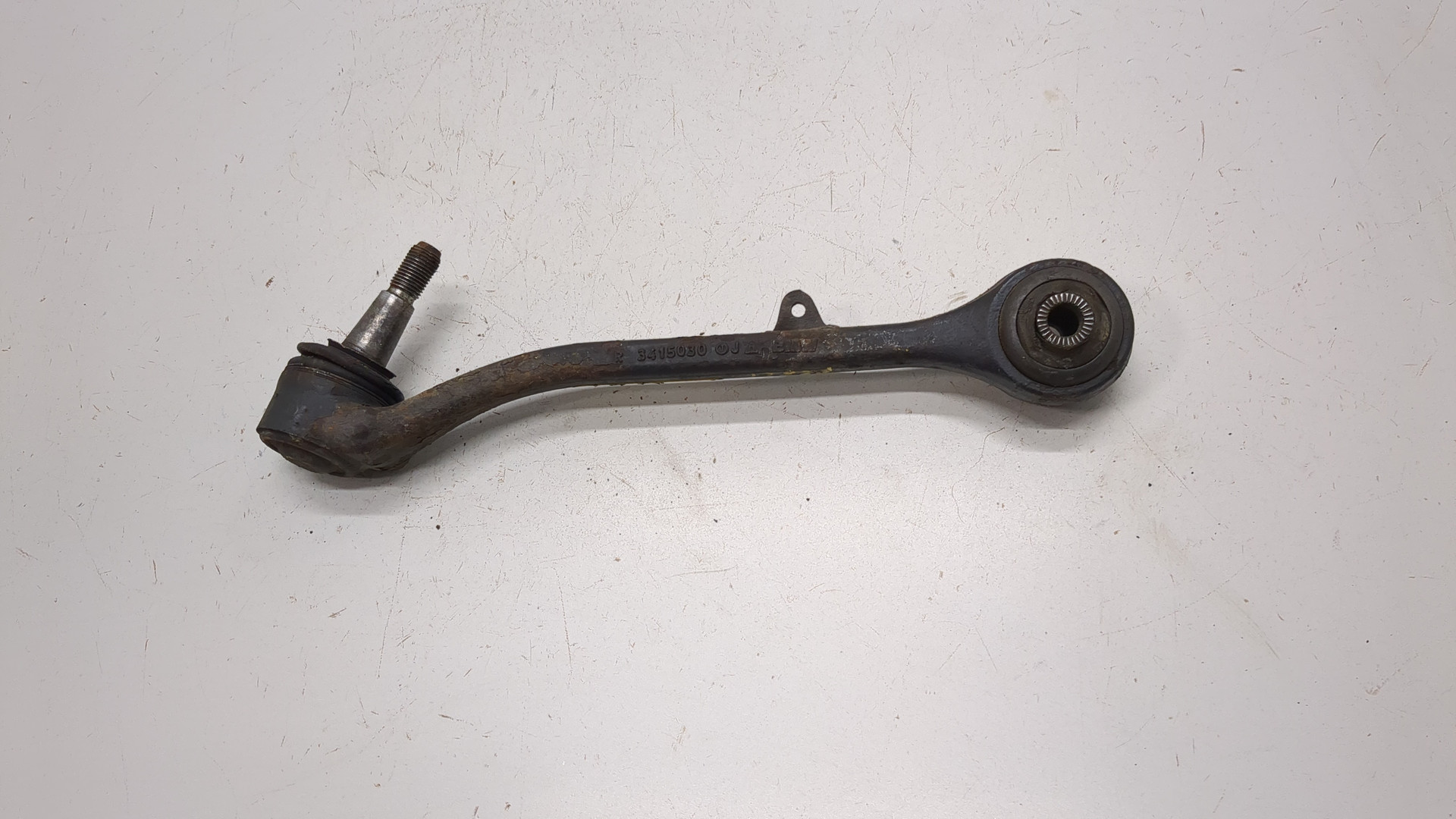 Рычаг передний правый