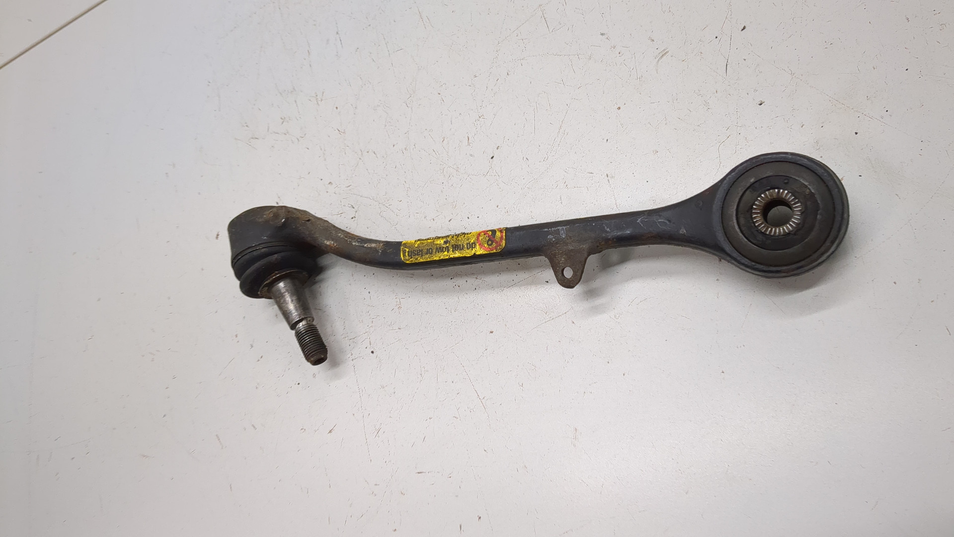 Рычаг передний правый