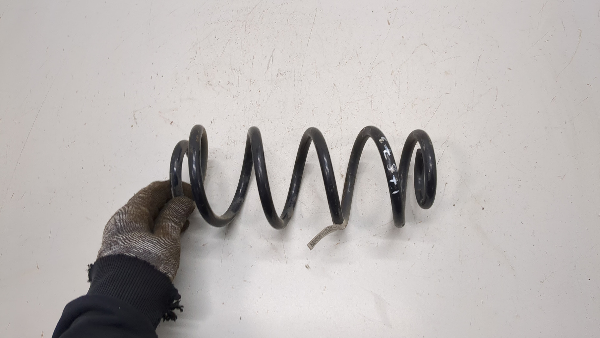 Пружина задняя