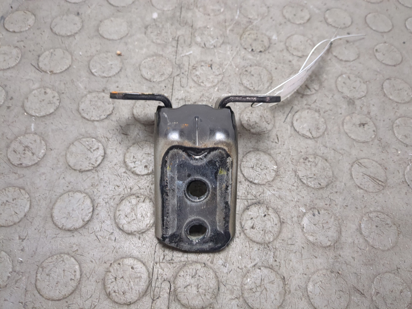 Петля двери