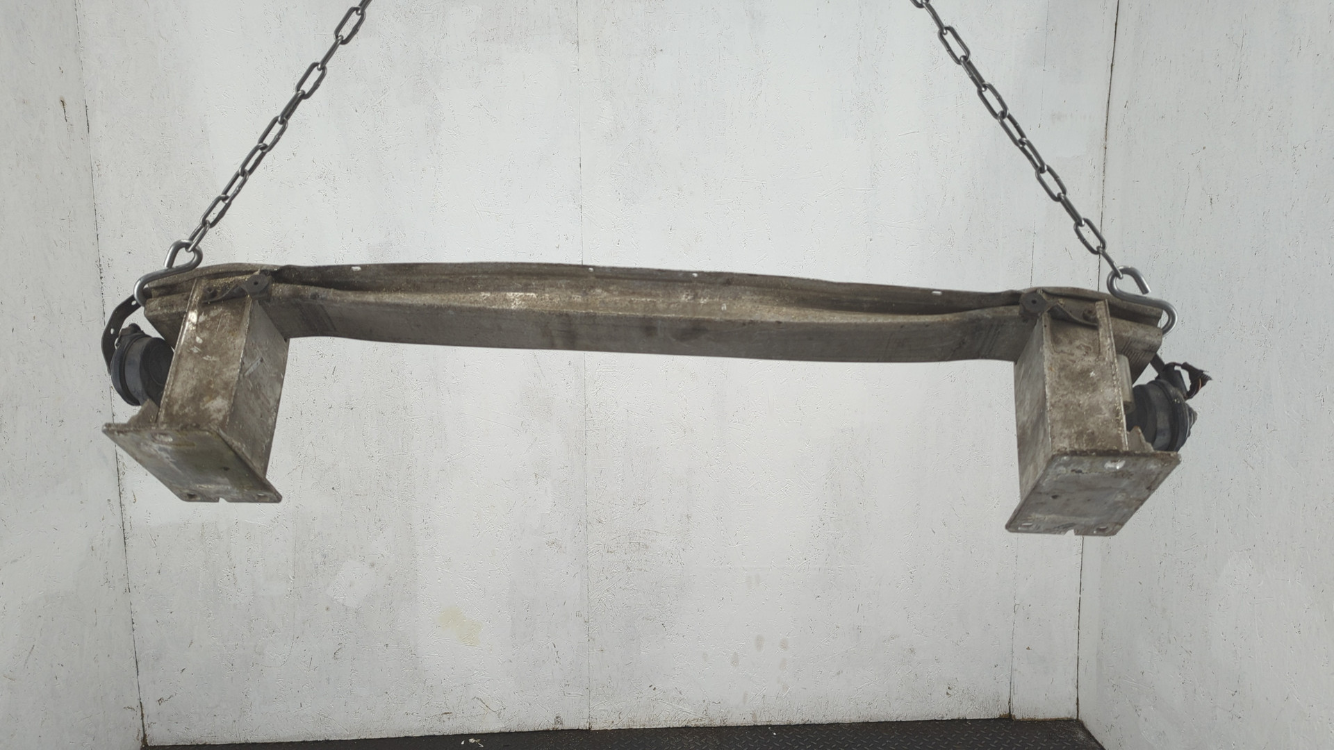 Усилитель переднего бампера