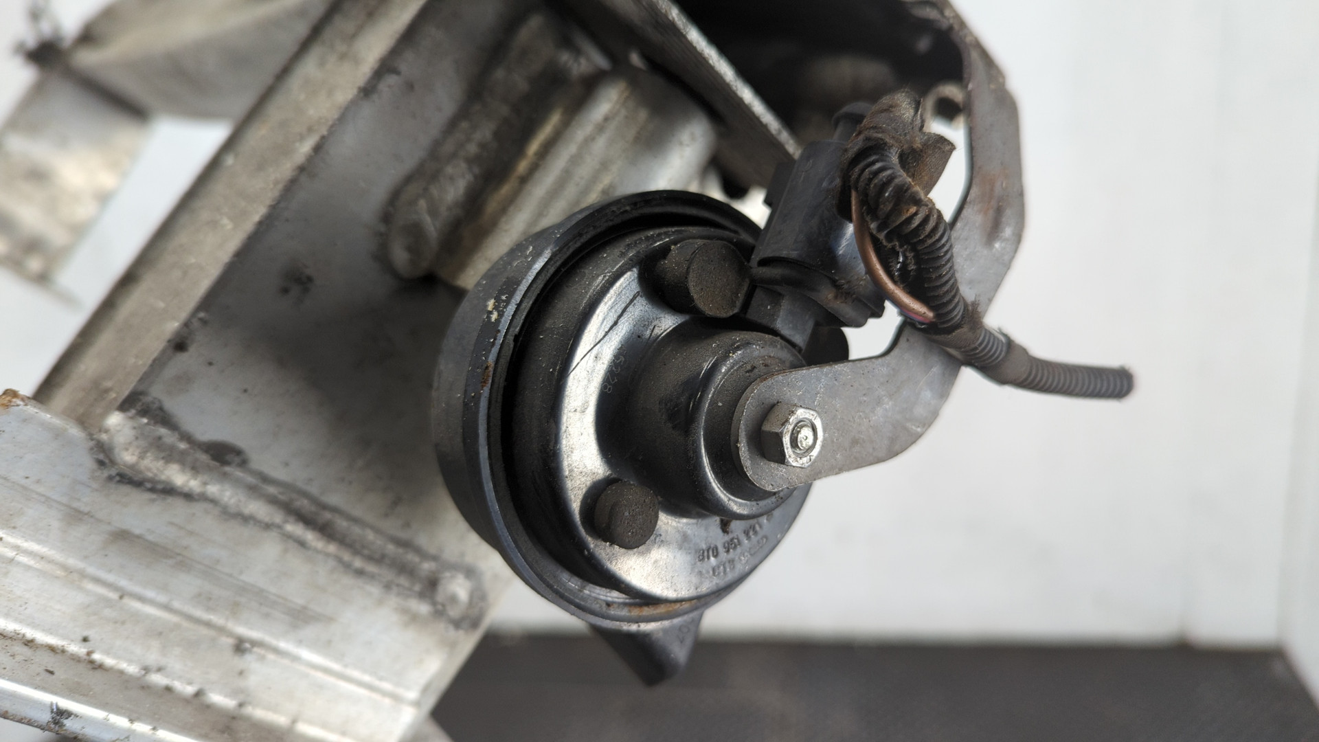 Усилитель переднего бампера