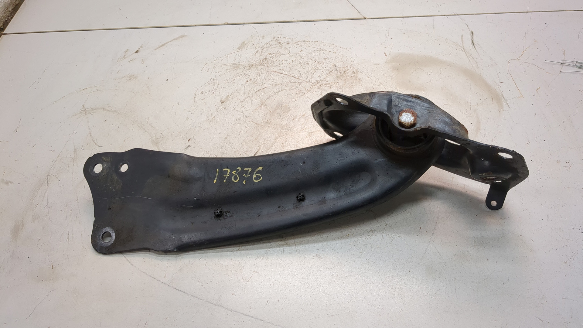 Рычаг задний правый