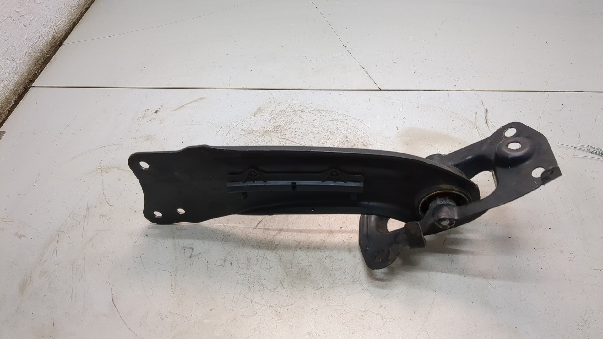 Рычаг задний правый