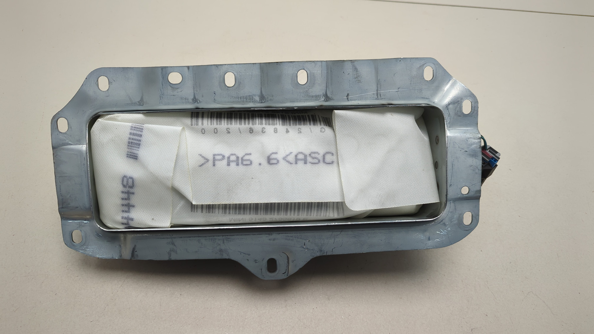 Подушка безопасности пассажирская (в торпедо)