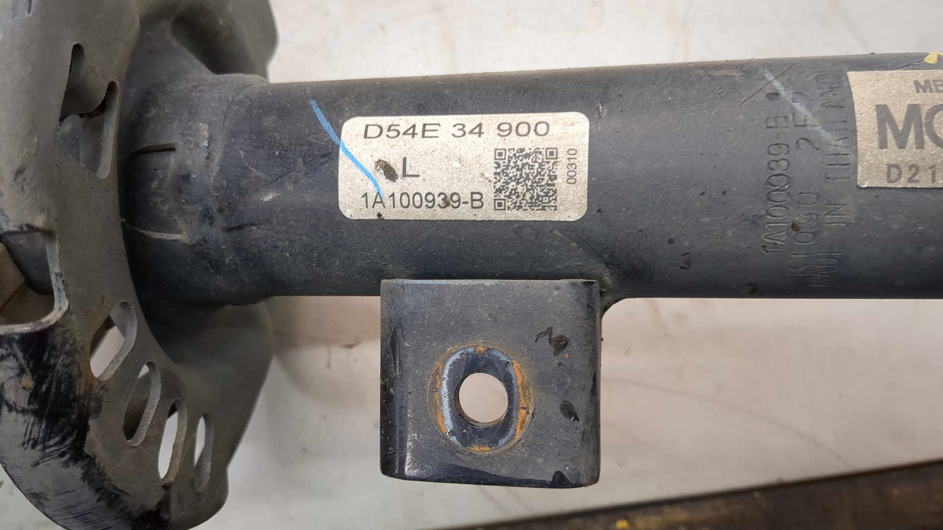 Амортизатор передний левый