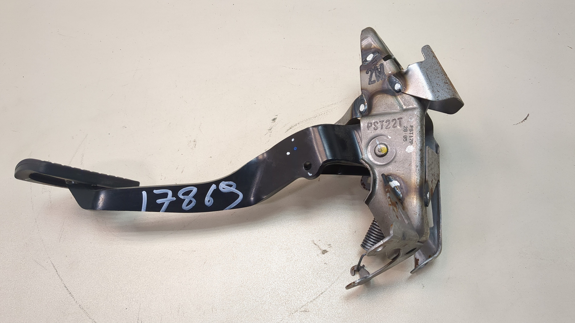 Педаль тормоза