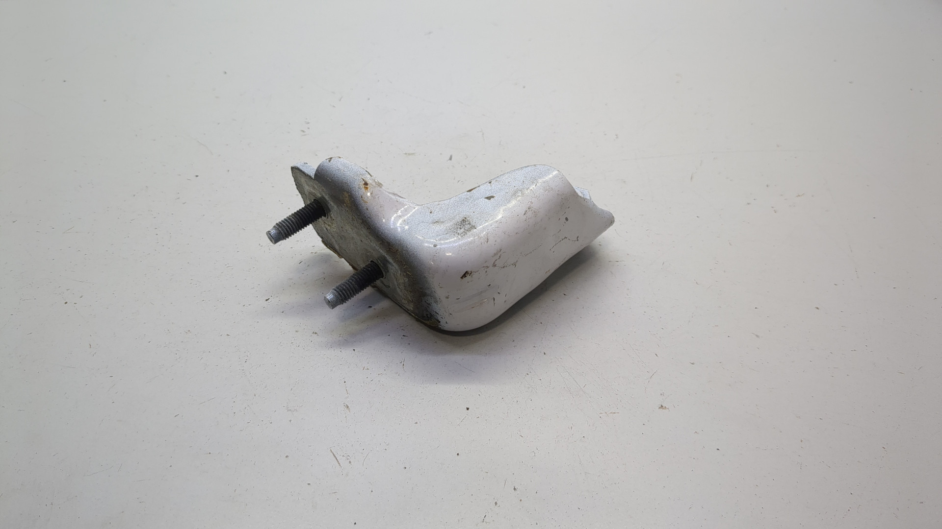 Петля двери