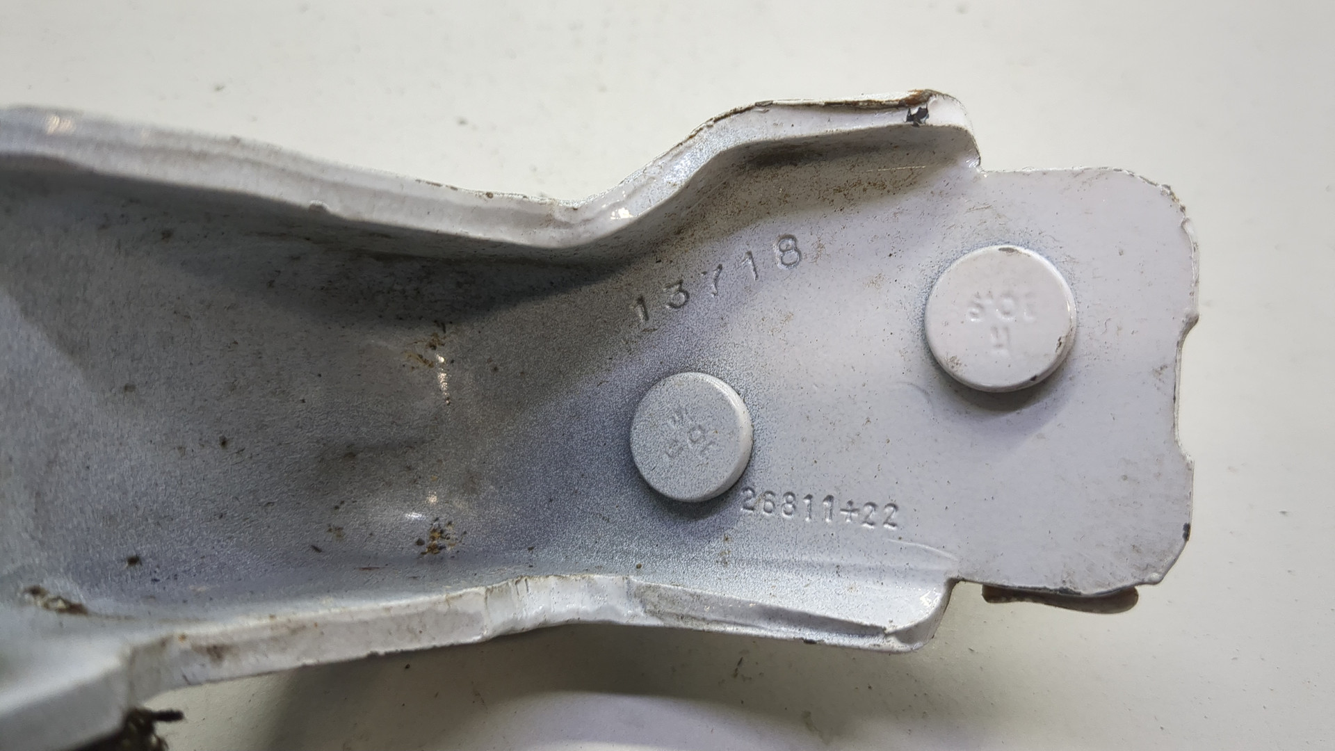 Петля двери