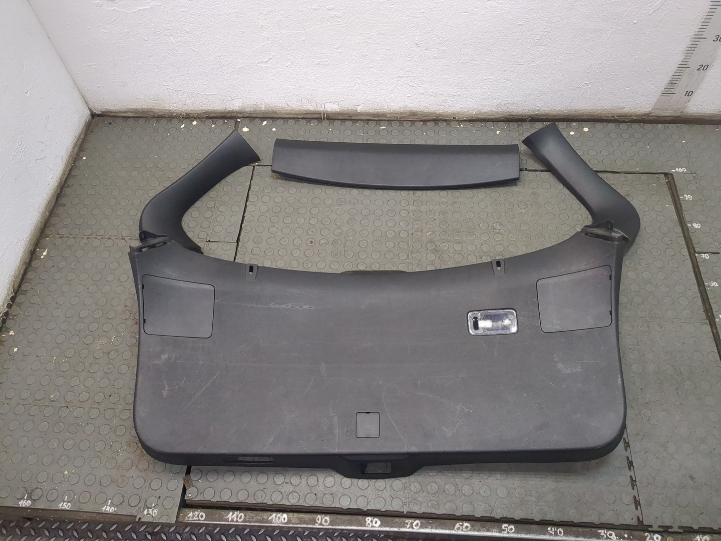 Обшивка двери багажника