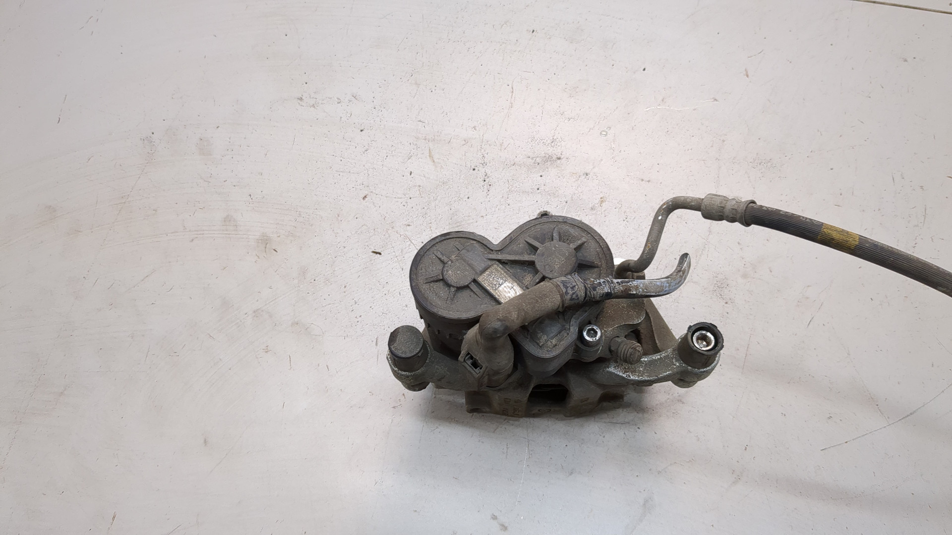 Суппорт задний левый